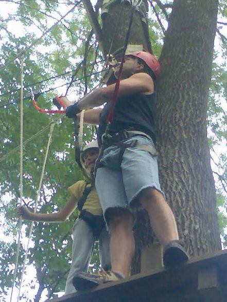 Lisa mit Papa im Kletterwald - 