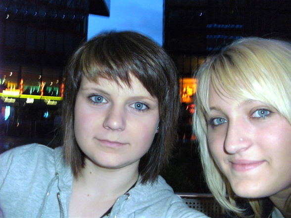 Bianca & Nina --> Berlin 2009 ;) - 