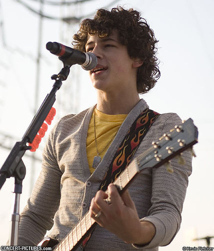 NICK JONAS - 