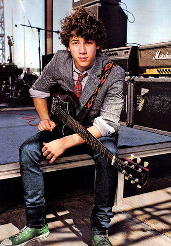 NICK JONAS - 