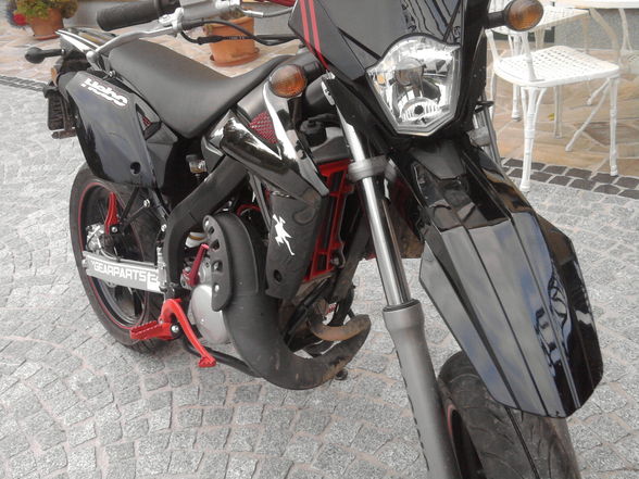 Mei Moped  - 