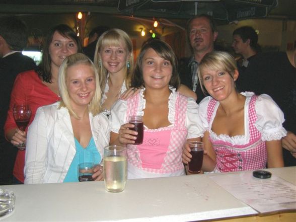 dirndl und lederhosen  - 