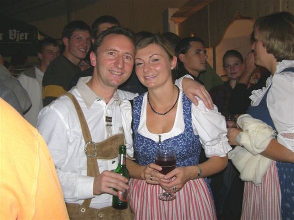 dirndl und lederhosen  - 