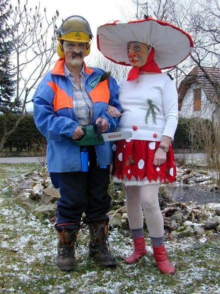 unsere Oma im Faschingsfieber *gg* - 