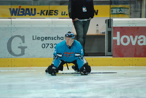 Black Wings vs. Vienna Capitals  - 