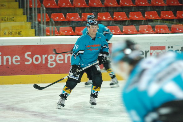 Black Wings vs. Vienna Capitals  - 