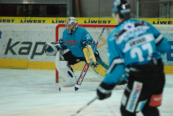 Black Wings vs. Vienna Capitals  - 