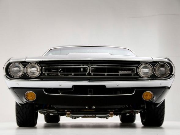 Dodge Challenger - 