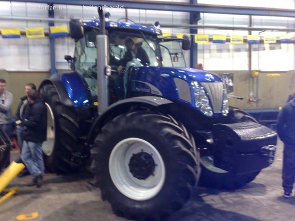 NEW HOLLAND - 