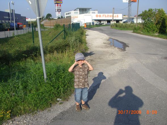 Sandro mit seinem Opa in Strasswalchen - 