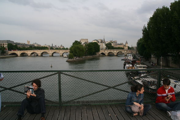 PARIS - 