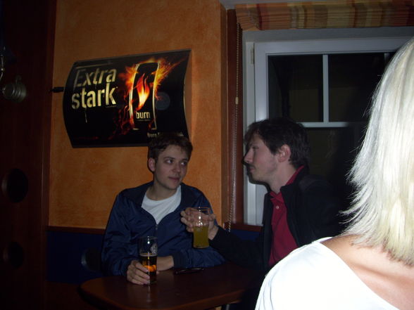 ??•? sinnloses betrinken im Pub  - 