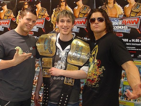 The MIZ und john morrison - 