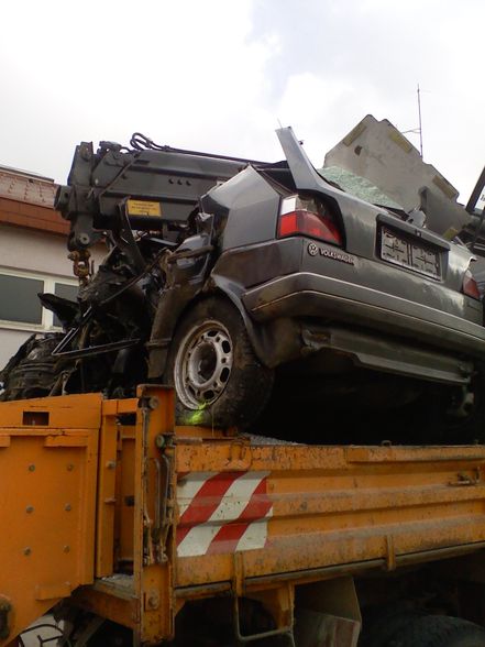 UNFALL  FLO - 