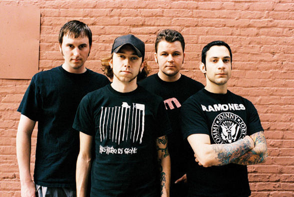 RiSe AgAiNsT - 