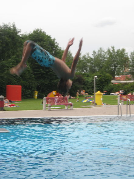 Im Freibad! - 