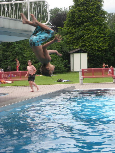 Im Freibad! - 