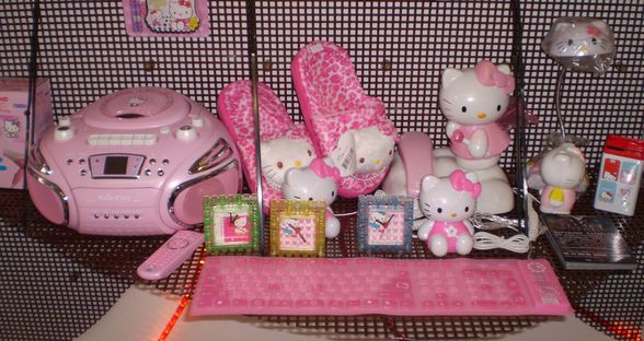 Hello Kitty - 