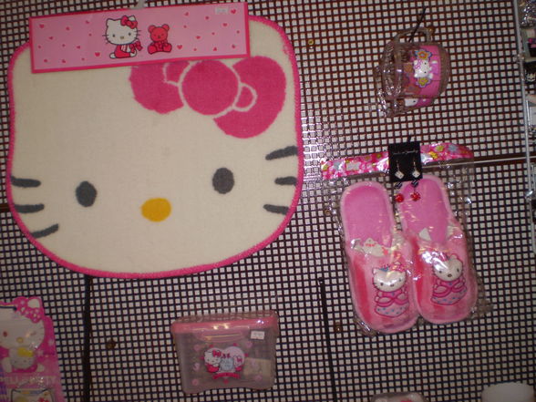 Hello Kitty - 