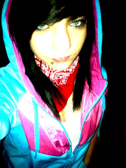 MonschaL. ? - 