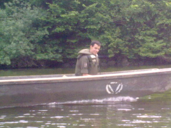 götz und ich beim motorbootfahrn!! - 