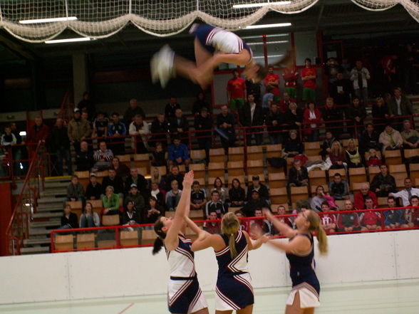 CHEER 08 - 