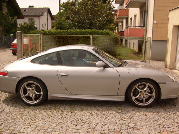 Porsche 911 - 