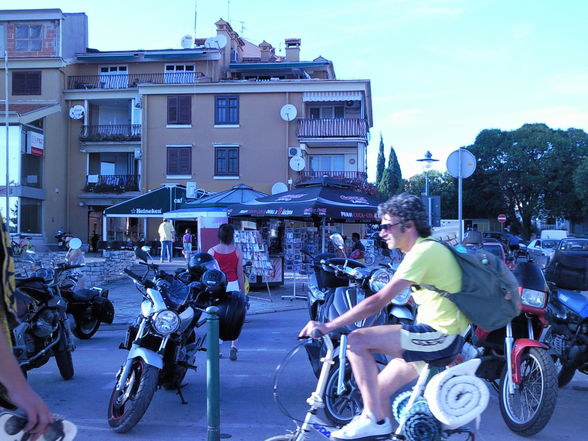 UrLaUb RoViNj  - 