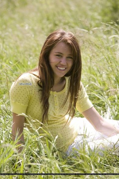 Miley Cyrus - 