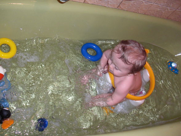 Tobias beim Baden ^^ - 