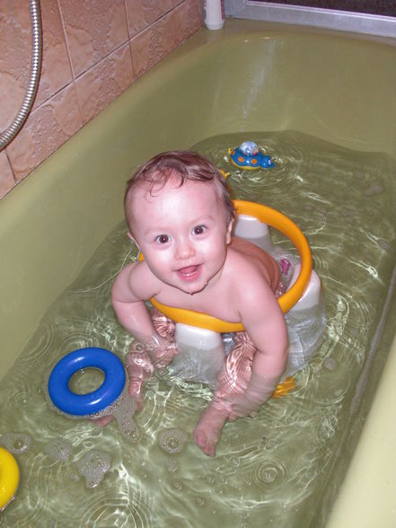 Tobias beim Baden ^^ - 