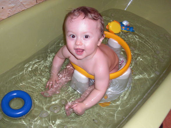 Tobias beim Baden ^^ - 