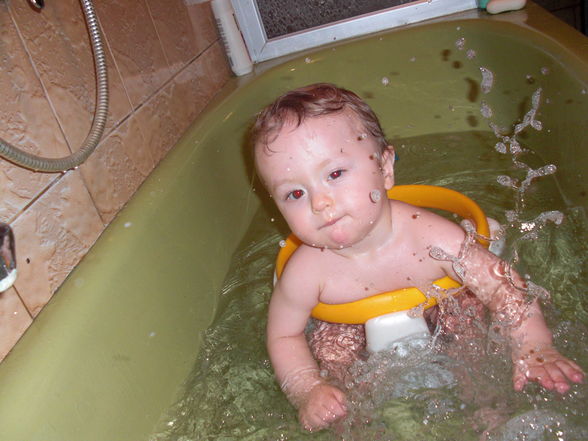 Tobias beim Baden ^^ - 