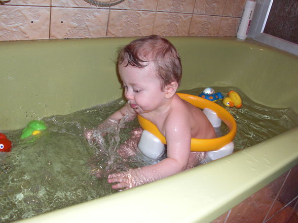 Tobias beim Baden ^^ - 