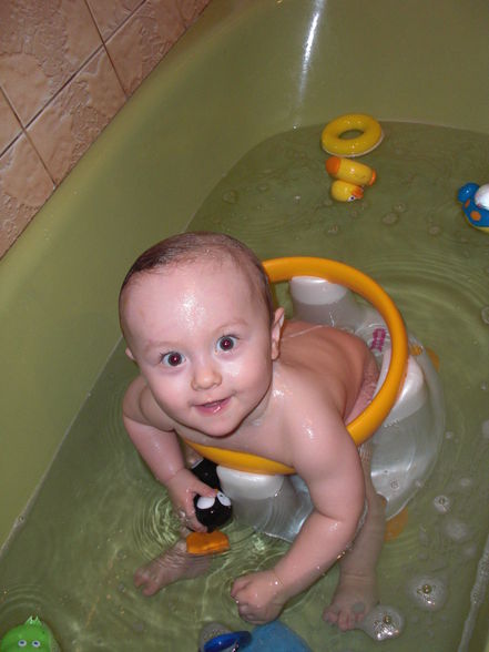 Tobias beim Baden ^^ - 