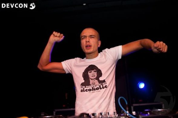 Headhunterz & MC Ruffian LIVE !  - 