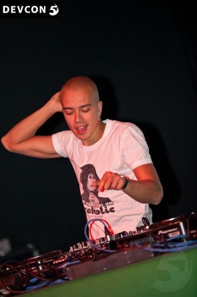 Headhunterz & MC Ruffian LIVE !  - 