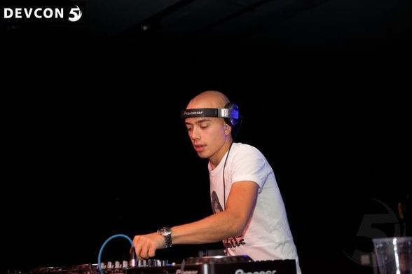 Headhunterz & MC Ruffian LIVE !  - 