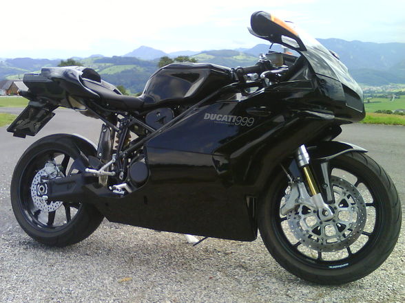 DUCATI 999 - 