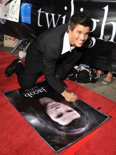 He´s called Taylor Lautner  - 