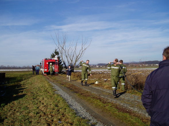 2005-12-04 Brandeinsatz Strohballen - 