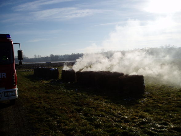 2005-12-04 Brandeinsatz Strohballen - 