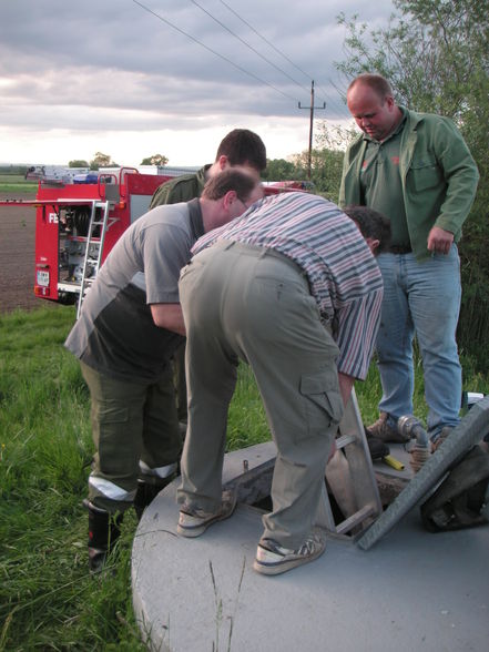 2010-05-07 Auspumpübung Wasserbehälter - 