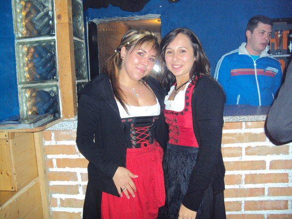 Trachten Party 2010 im Haus  - 