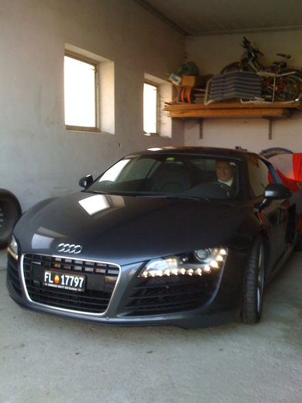 Audi R8 - 