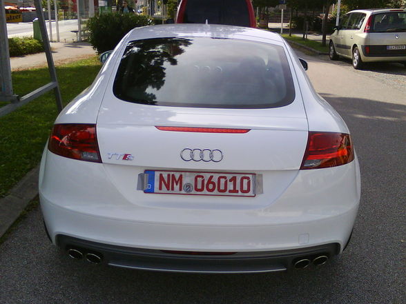 AUDI!!!!!!!!! so B@RE - 