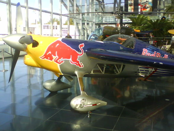 RED BULL (HANGAR-7) - 