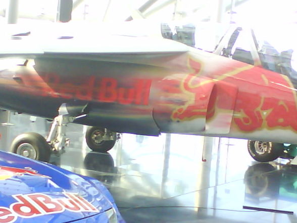 RED BULL (HANGAR-7) - 