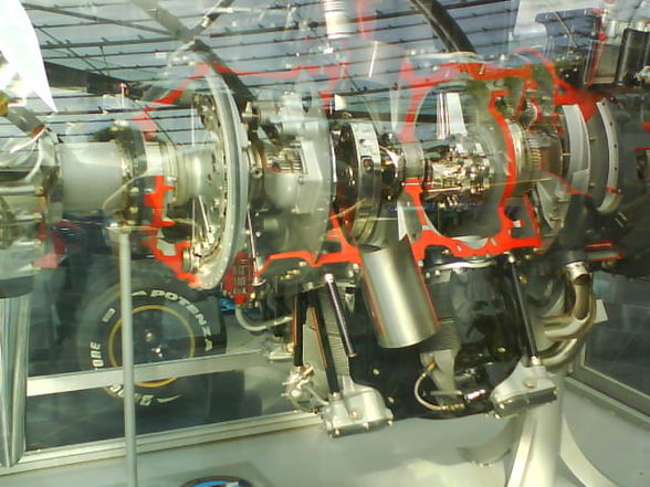 RED BULL (HANGAR-7) - 