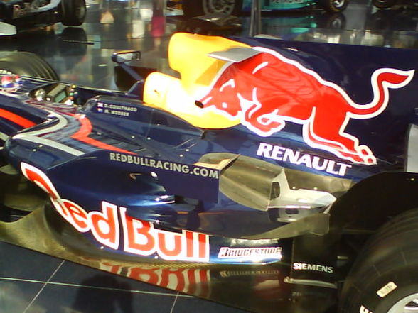 RED BULL (HANGAR-7) - 